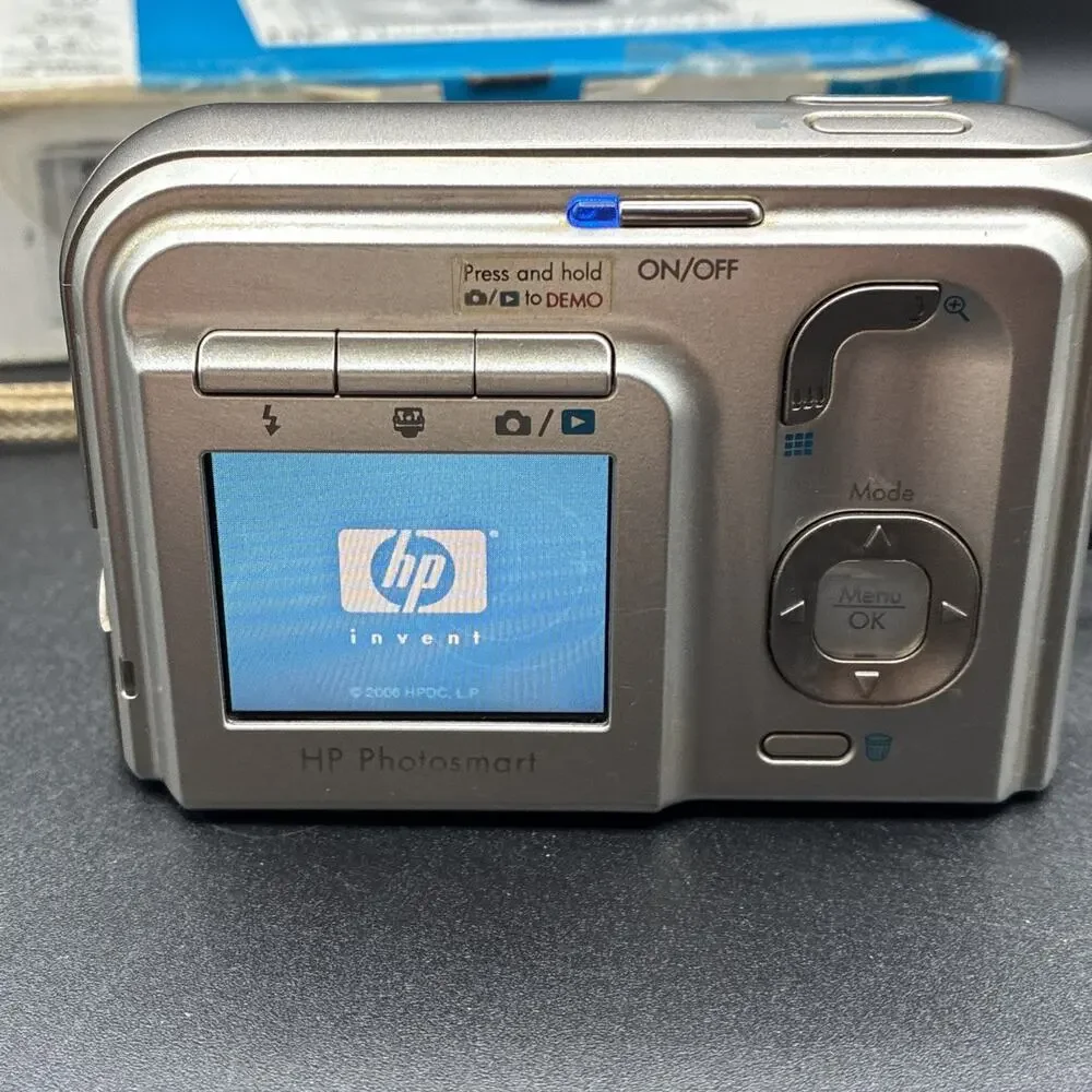 Vintage HP Photosmart M525 Digicam Silver 6.0 MP Digital Camera Retro 2006 Works